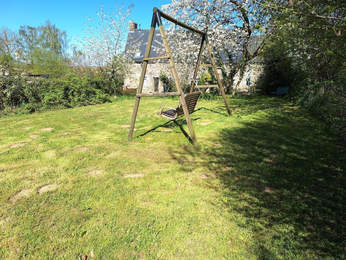 Au Lutin Pomme - Maison De Vacances Bretagne Mellé Exteriör bild